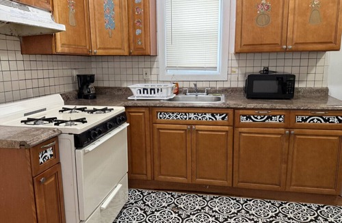 Perth Amboy House | 4-bedroom house, NYC bus 1-block away, MetLife Stadium Major international sporting event 30 minutes