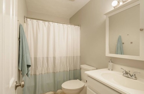 Charlottesville House | 4 bedroom house close by UVA and wineries and barracks Rd shopping center