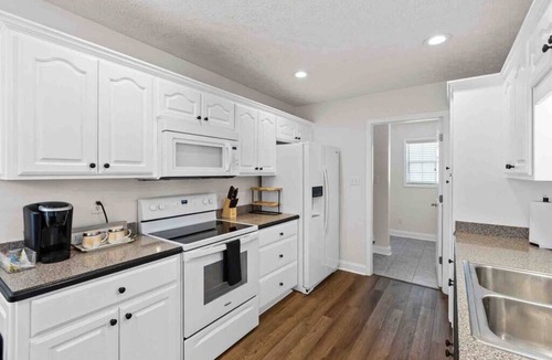 New Bern House | 4 BR Home/5 mins to DT/Game Room/5 Stars