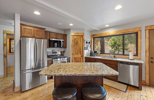 Deadwood Cabin | 4 BR Rustic home with Log Accents and fire pit on very convenient location