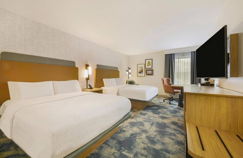 Huntsville Hotel | 4 Comfortable Group Rooms Near Top Spots & Dining | Free Parking & Breakfast