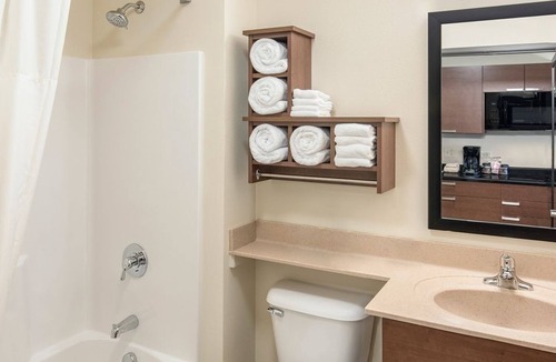 Monaca Hotel | 4 Comfortable Units w/Kitchenette & Free Parking Near Monaca Riverfront Park