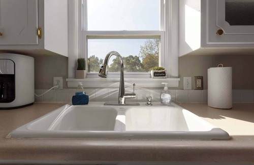 Lee's Summit House | 4 KING beds, Sleeps 8 Fenced Dogs OK