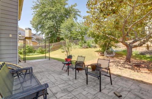 Roswell House | 4 Mi to Chattahoochee River: Family Home w/Yard!