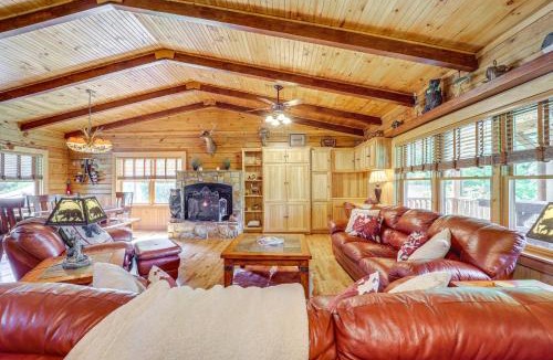 Newland House | 4 Mi to Grandfather Mtn! Family-Friendly Cabin