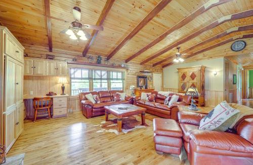 Newland House | 4 Mi to Grandfather Mtn! Family-Friendly Cabin