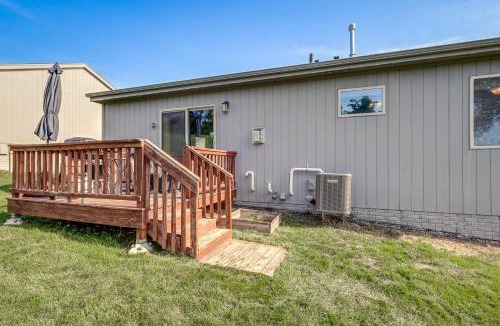 LaPlatte I House | 4 Mi to Offutt AFB - Family Home in Omaha Suburbs!