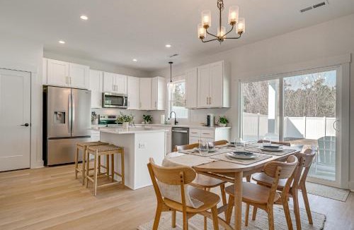 Hampstead House | 4 Mi to Surf City Beaches! Family Coastal Retreat
