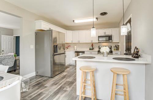 Parkville Apartment | 4 Mi to Universities: Quaint Parkville Apartment!