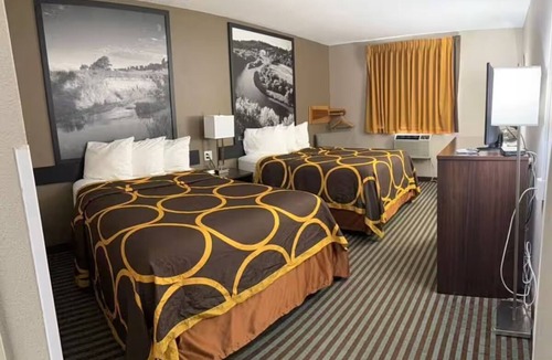 Lexington Hotel | 4 Relaxing Rooms w/Free Breakfast, Near Dawson County Historical Museum—3.8 mi