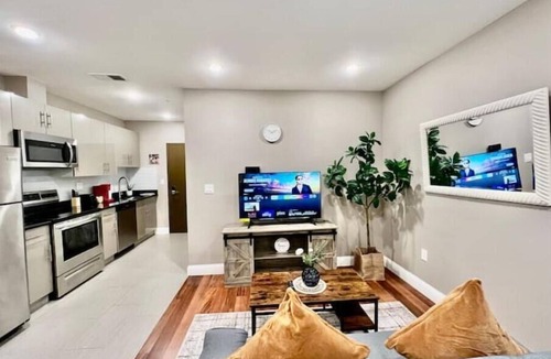 Logan Square Apartment | 405 Spacious and superior 1BDR APT in center city