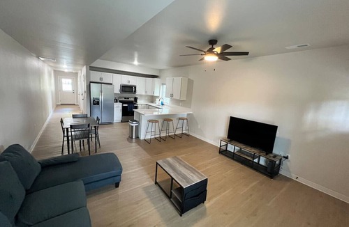 Iowa City House | 406 Large 3 Bedroom 2 Bath Townhome