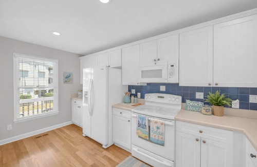 Kure Beach Villa | 4BR 3 King Beds 200 Steps to Beach Walk to Pier Pool