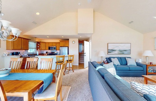 Gold Coast Condo | 4BR/3BA Beach Home w/Rooftop Deck & Outdoor Living