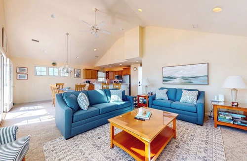 Gold Coast Condo | 4BR/3BA Beach Home w/Rooftop Deck & Outdoor Living