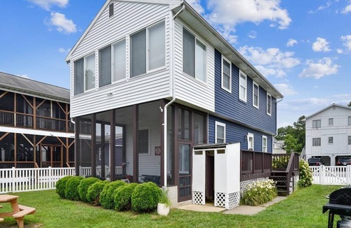 Sandpiper Pines House | 4BR Home Near the Beach! | Canal Access + Porch