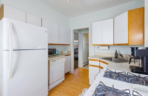 Ventnor City House | 4BR Home w/Rooftop Deck - 3 Block to Beach