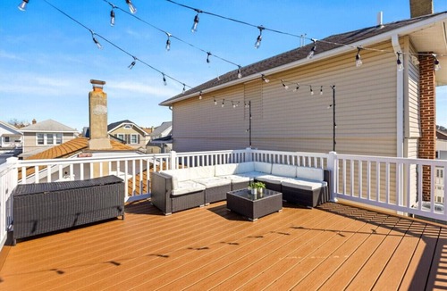 Ventnor City House | 4BR Home w/Rooftop Deck - 3 Block to Beach