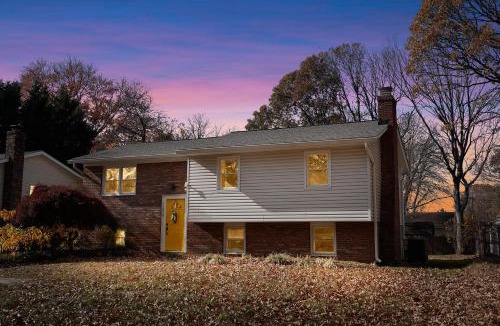 Cape Saint Claire House | 4BR House Mins to Downtown Annapolis with Firepit, Basement Bar, & Sleeps 12