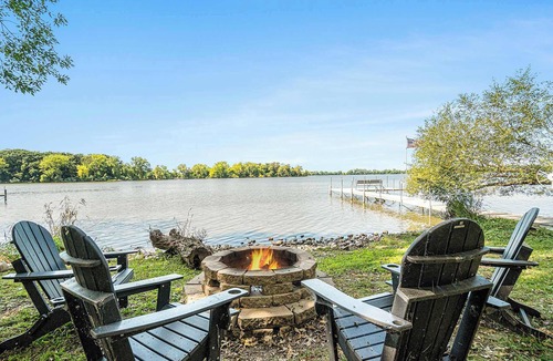 Jackson House | 4BR Lakeside Luxury | Hot Tub | Gameroom | Firepit