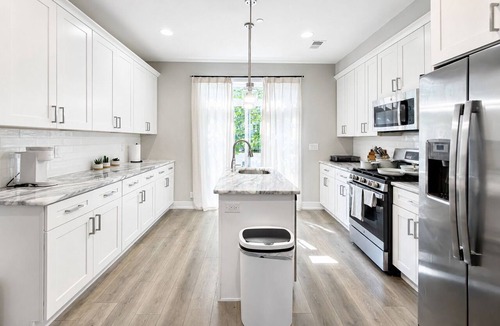 South Philadelphia House | 4BR Townhome w/Rooftop & Backyard - Sleeps 8