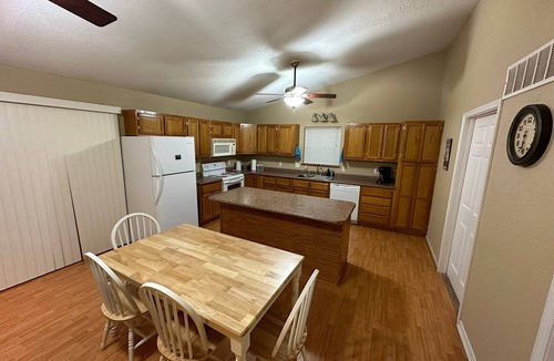 SaddleBrook House | 4th of July special.! Peaceful Forest Retreat. Spacious Cabin Hideaway,