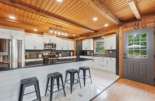 Buechel House | 5 Acre Estate w/Pond, Hot Tub, Fire Pit & Theater