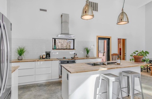 Stonehouse House | 5-Acre Getaway close to HistoricTriangle