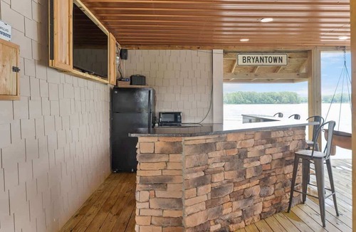 Henrico House | 5 Bdrm, 12 Bed w/Stunning Waterfront Views on LKG