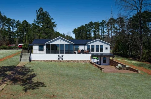 Henrico House | 5 Bdrm, 12 Bed w/Stunning Waterfront Views on LKG