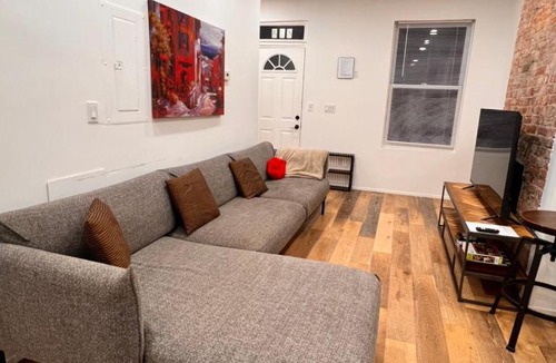 Historic Downtown Apartment | 5 bedroom 3 bath apartment sleeps 10plus Jersey City Central 5 min walk to PATH