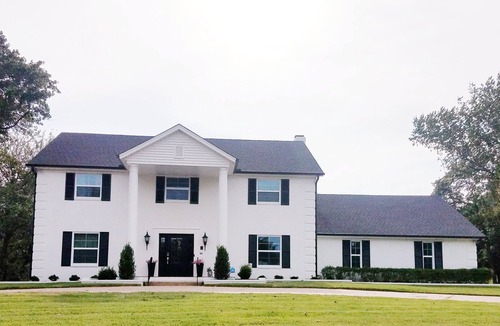 Sapulpa House | 5 Bedroom 3 bath Colonial Home with Turf Putting Green for Golf fans!