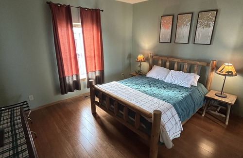 Rock Port House | 5 bedroom 3 bath Farm house. Country Views. Open floor plan with lots of space!