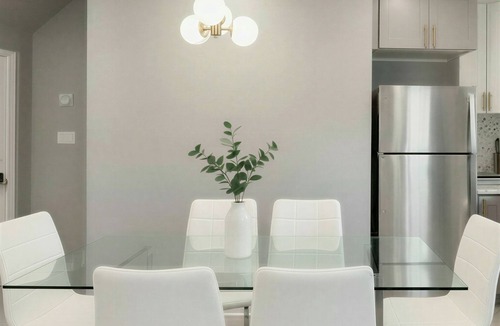 Bryn Mawr Apartment | 5-bedroom apartment in superb Yonkers with AC for relaxing stays