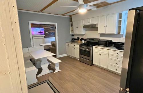 Durants Neck House | 5-bedroom home in Hertford - The Penn Ave Retreat
