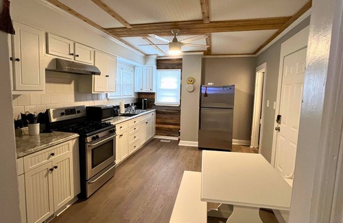 Durants Neck House | 5-bedroom home in Historic Hertford - The Penn Ave Retreat