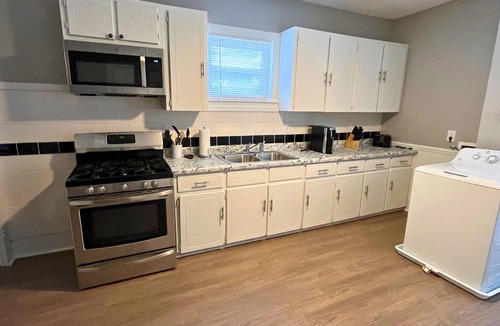 Durants Neck House | 5-bedroom home in Historic Hertford - The Penn Ave Retreat
