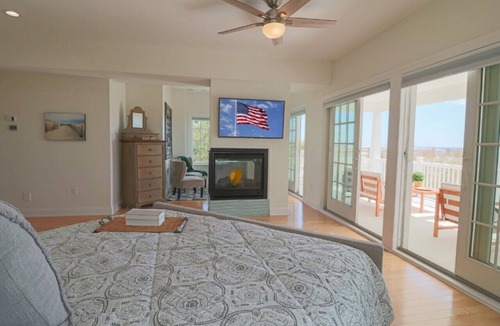 Surf City House | 5 BEDROOM OCEANFRONT OPEN FOR RENTALS YEAR ROUND!