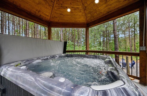 Pickens Cabin | 5 Bedroom Sleeps 24 , Pets OK, Hot Tub, Game Room.