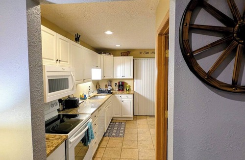 Des Moines House | 5 bedrooms 2 baths walking distance to State Fair