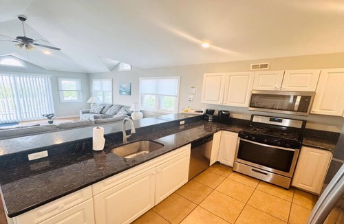 Loveladies House | 5 BR, 3rd from the ocean