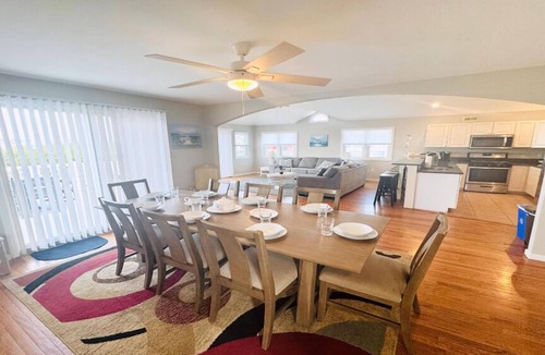 Loveladies House | 5 BR, 3rd from the ocean
