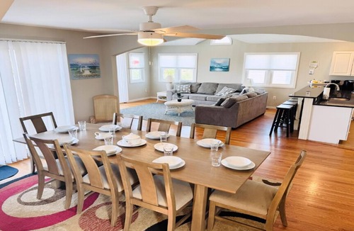Loveladies House | 5 BR, 3rd from the ocean