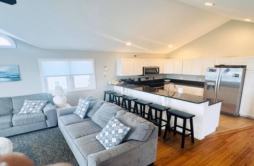 Loveladies House | 5 BR, 3rd from the ocean
