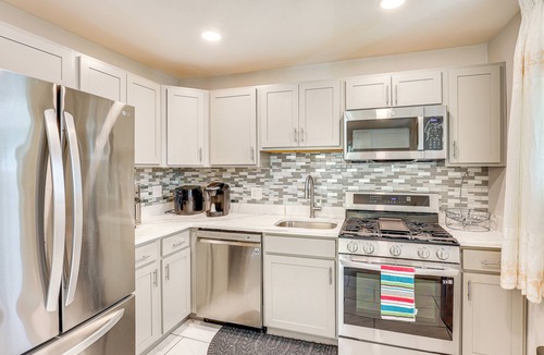 Rosedale House | 5 Mi to Downtown Baltimore: Quiet Home w/Porch