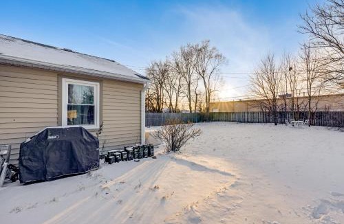 Loves Park House | 5 Mi to Dtwn Rockford: Pet-Friendly Home w/Yard!