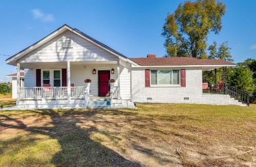 Macon County House | 5 Mi to Tuskegee Univ! History Buffs Country Haven
