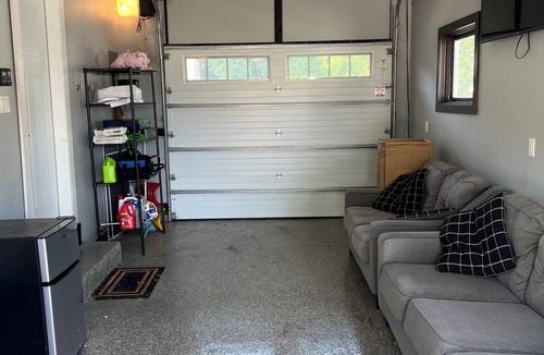Iowa City House | 5 minute walk to Kinnick Stadium! Perfect GAMEDAY stay! Spacious 4-bedroom house