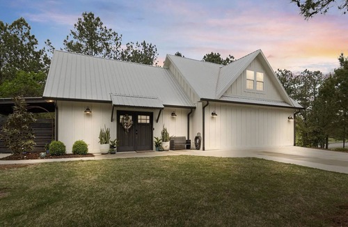 Grant House | 5 Minutes from Lake/Cozy Mountain Home with a Heated Pool & Pool House!