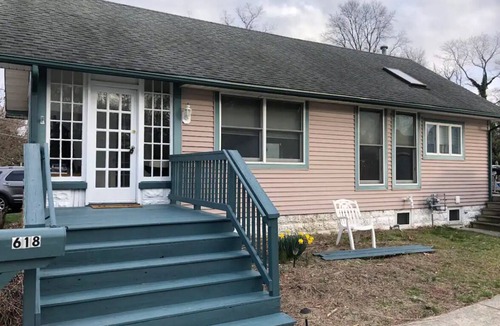 Somers Point House | 5 Minutes to Ocean City, Somers Point Bars and Margate!